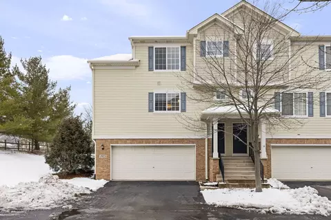1915 Indian Hill Ln, Aurora, IL 60503