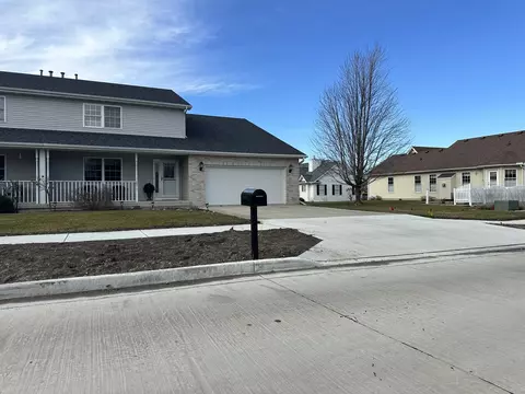 2011 Autumnwood Dr, Ottawa, IL 61350