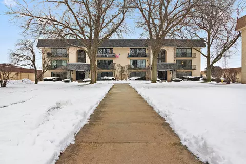 7436 W 153rd St #3, Orland Park, IL 60462