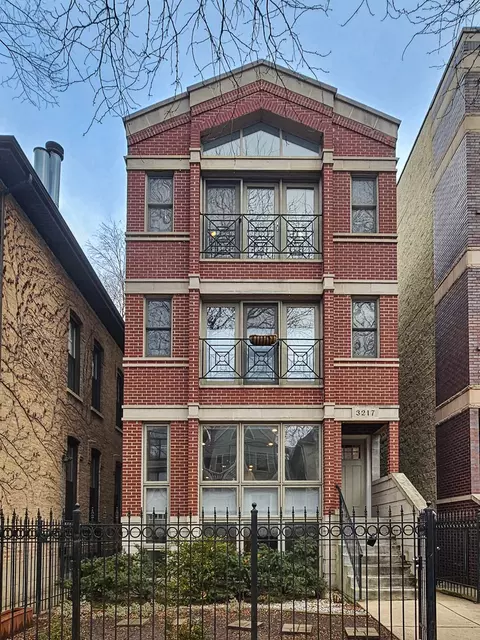 3217 N Kenmore Ave #3, Chicago, IL 60657