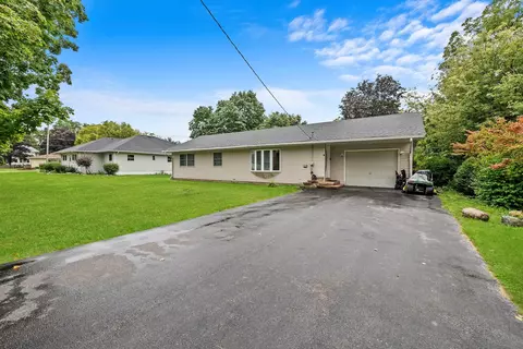 4 Coy Park Dr, Newark, IL 60541