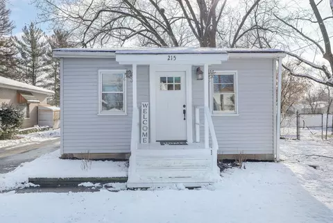 215 Willard Pl, Westmont, IL 60559