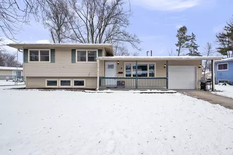 6 Spring Garden Dr, Montgomery, IL 60538