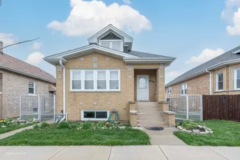 7916 W Elmgrove Dr, Elmwood Park, IL 60707