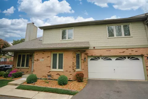 7908 W Tiffany Ct #7908, Palos Hills, IL 60465