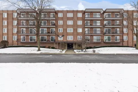8001 W Courte Dr #407, Niles, IL 60714