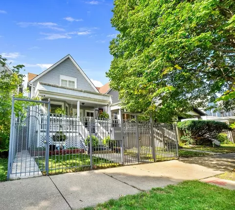 6630 S Loomis Blvd, Chicago, IL 60636