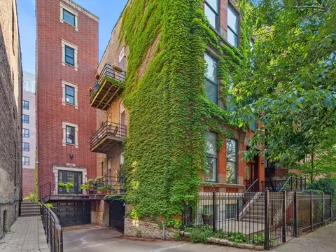 243 W Scott St #4, Chicago, IL 60610