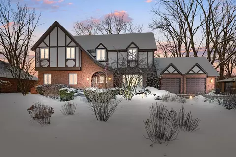 917 Merry Ln, Oak Brook, IL 60523