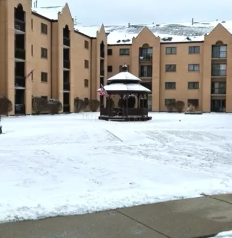 7400 W Lawrence Ave #225, Harwood Heights, IL 60706