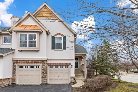 2137 N Shadow Creek Ct, Vernon Hills, IL 60061