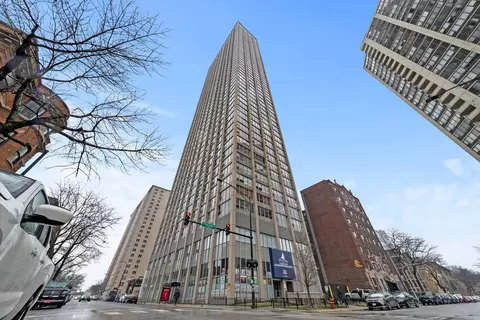 655 W Irving Park Rd #2211, Chicago, IL 60613