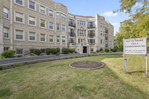6830 S South Shore Dr #1, Chicago, IL 60649