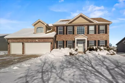 915 Appaloosa Trl, Plano, IL 60545