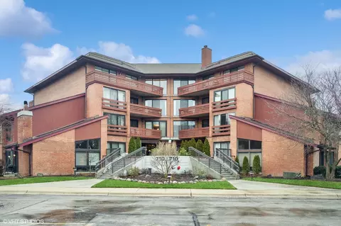 710 Waukegan Rd #303, Glenview, IL 60025