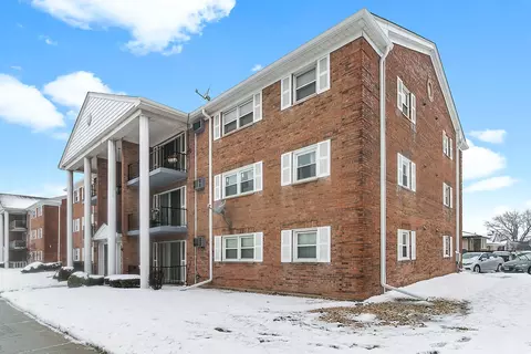 4410 W 111th St #303, Oak Lawn, IL 60453