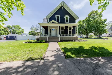 1011 5th St, Mendota, IL 61342