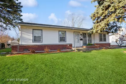 938 Victoria Ln, Elk Grove Village, IL 60007