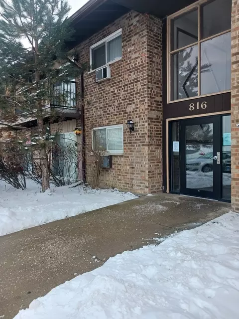 816 E Old Willow Rd #212, Prospect Heights, IL 60070