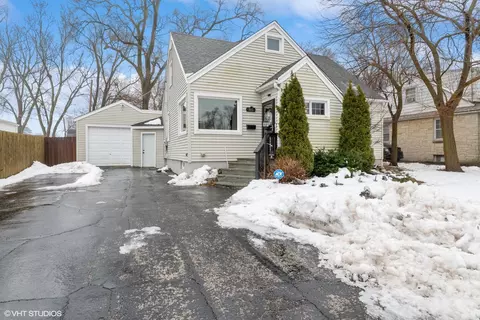 115 Woodlawn Dr, Mundelein, IL 60060