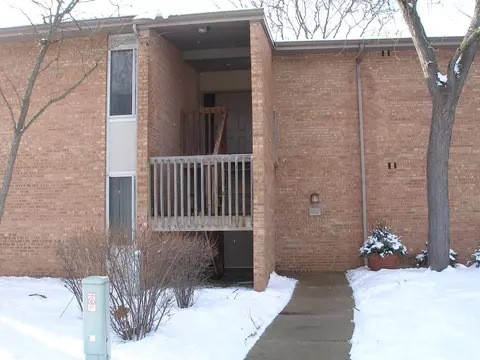 6002 E Lake Dr #1A, Lisle, IL 60532