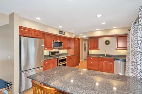 1163 E Hull Dr, Wheaton, IL 60189 photo 9