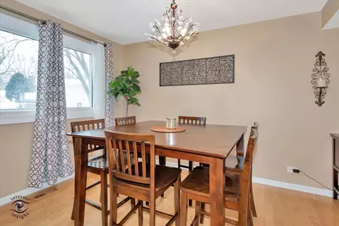 1163 E Hull Dr, Wheaton, IL 60189 photo 8