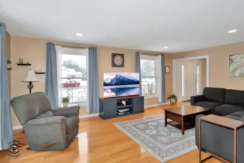 1163 E Hull Dr, Wheaton, IL 60189 photo 4