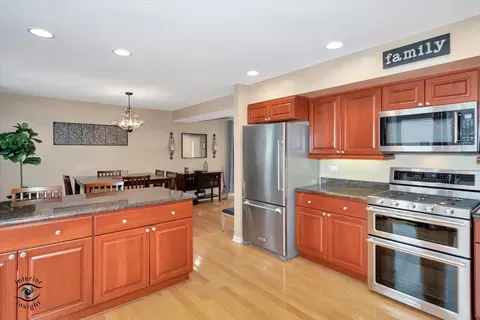 1163 E Hull Dr, Wheaton, IL 60189 photo 10