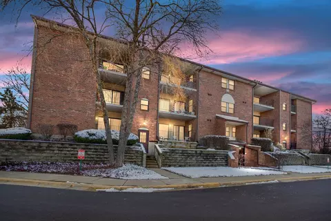 720 Weidner Rd #207, Buffalo Grove, IL 60089