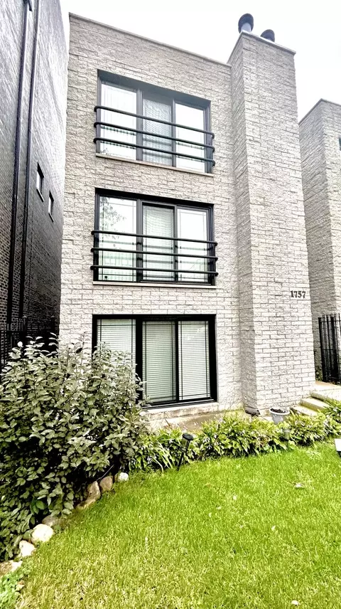 1757 N Campbell Ave, Chicago, IL 60647