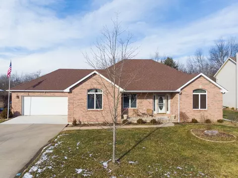 1101 Wakefield Dr, Heyworth, IL 61745