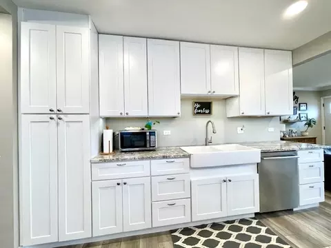 Kitchen - 3508 Thrush Ln, Rolling Meadows, IL 60008 photo 7 of 8
