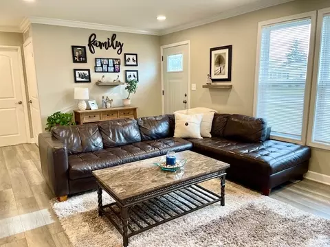 Living - 3508 Thrush Ln, Rolling Meadows, IL 60008 photo 1 of 7