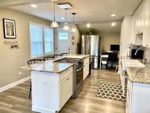 Kitchen - 3508 Thrush Ln, Rolling Meadows, IL 60008 photo 3 of 8