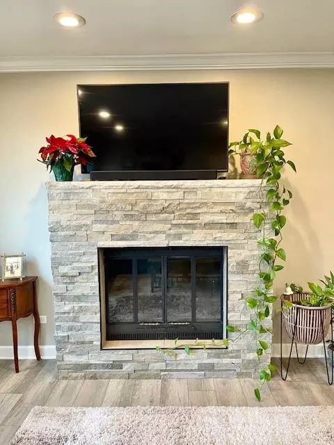 Living - 3508 Thrush Ln, Rolling Meadows, IL 60008 photo 5 of 7