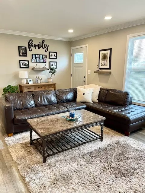 Living - 3508 Thrush Ln, Rolling Meadows, IL 60008 photo 6 of 7