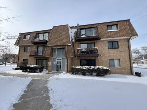 4917 W 109th St #101, Oak Lawn, IL 60453
