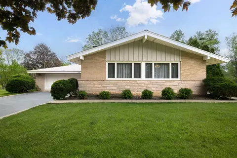 108 Forestview Dr, Bensenville, IL 60106