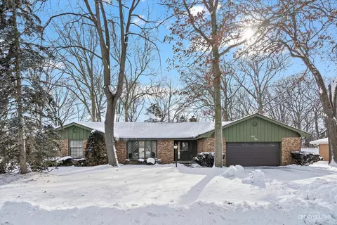 805 Victor Rd, Aurora, IL 60505