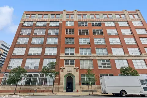 333 S Desplaines St #713, Chicago, IL 60661