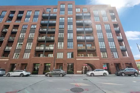 323 S Racine Ave #2D, Chicago, IL 60607