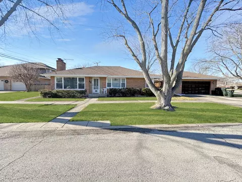 800 S Knight Ave, Park Ridge, IL 60068