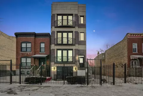 2827 W Congress Pkwy #3, Chicago, IL 60612