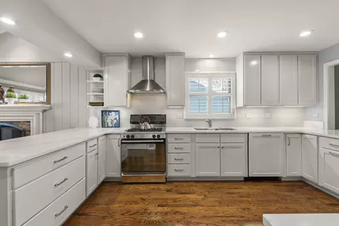 509 E 12th Ave, Naperville, IL 60563 photo 10