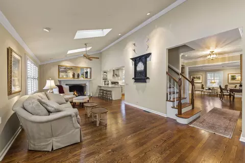 509 E 12th Ave, Naperville, IL 60563 photo 13
