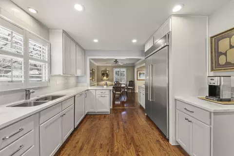 509 E 12th Ave, Naperville, IL 60563 photo 9