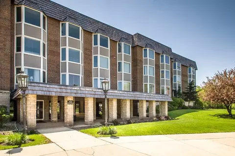 500 Thames Pkwy #1J, Park Ridge, IL 60068