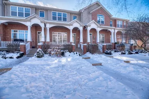 6124 River Bend Dr, Lisle, IL 60532