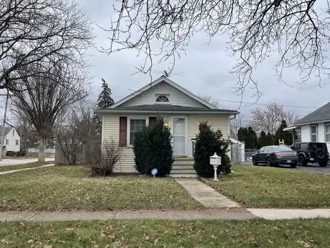 33 N Bierman Ave, Villa Park, IL 60181